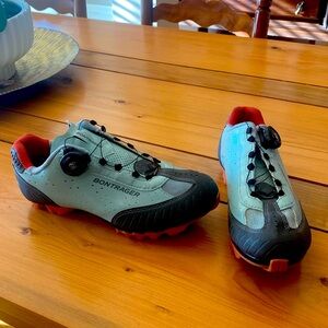 Bontrager Rovv spin /mountain bike shoe in ocean mist